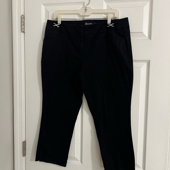 New York &CompanyEXCELLENT CONDITION!Black slacks with fitted waist. Size 14 - Picture 5 of 11
